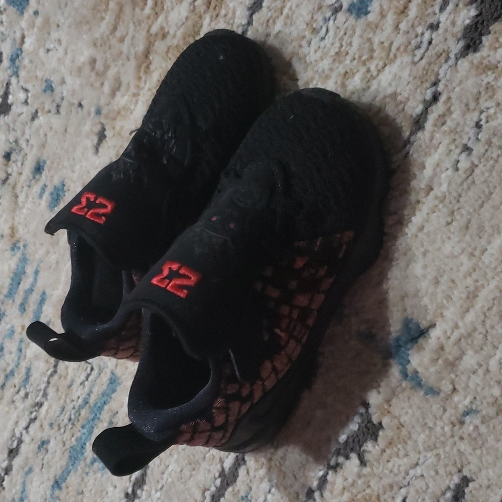 Boys size 9 black and red Jordan shoes